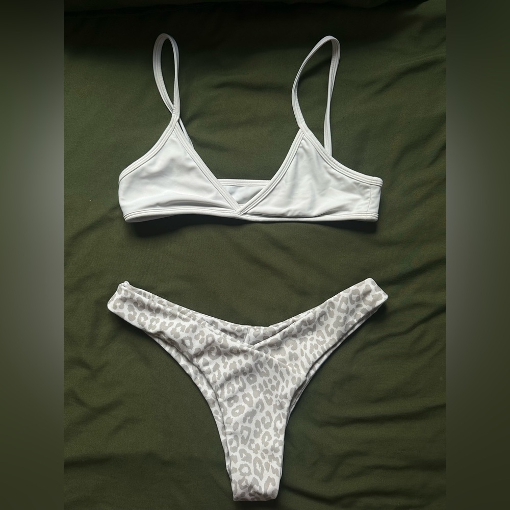 White leopard print bikini set
